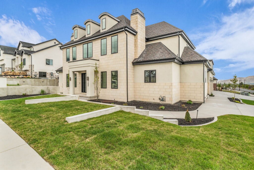 7 Signs a Leading Custom Home Builder Has – Expert Guide